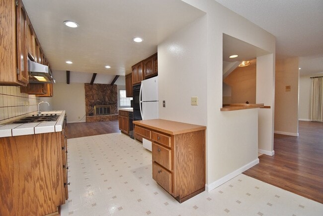 Building Photo - $4,095 / 4 BR -2754 SF - GORGEOUS, HUGE CA...