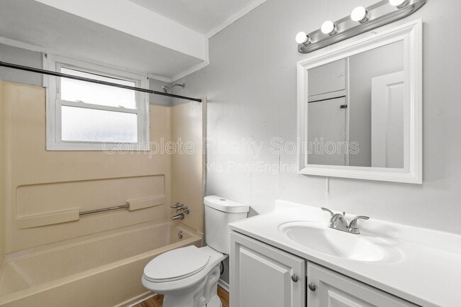 Building Photo - 2234 Berwyn Dr