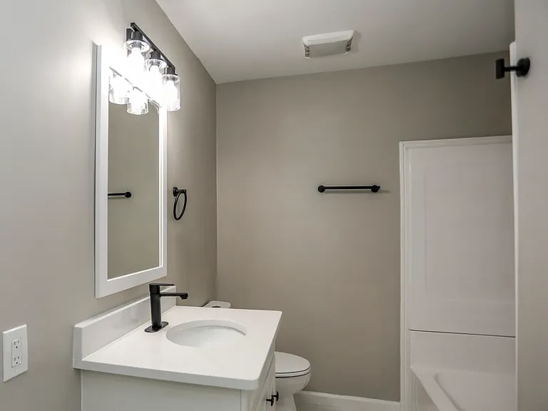 Building Photo - 219 Anderson Dr