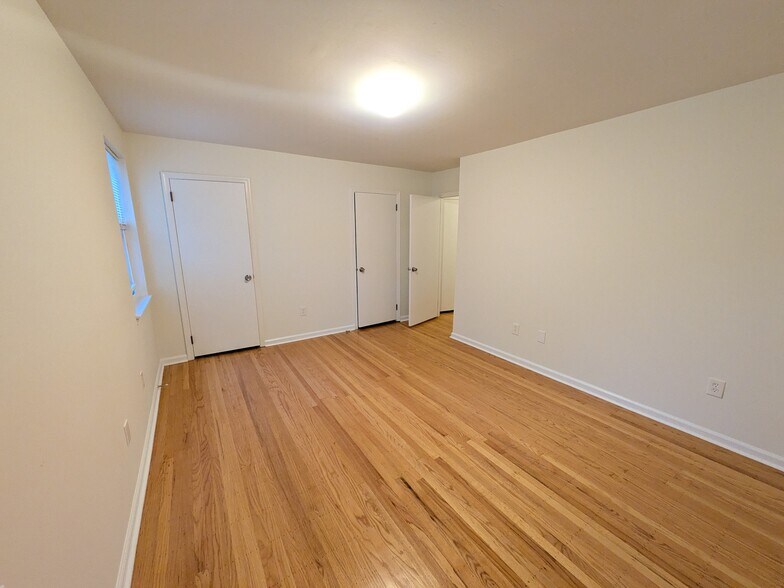 Building Photo - 12 Apel Ave