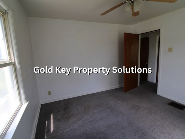 Building Photo - MEADOWBROOK AREA 2 BR 1 BA House with Central Air and Garage (SECTION 8 APPROVED)