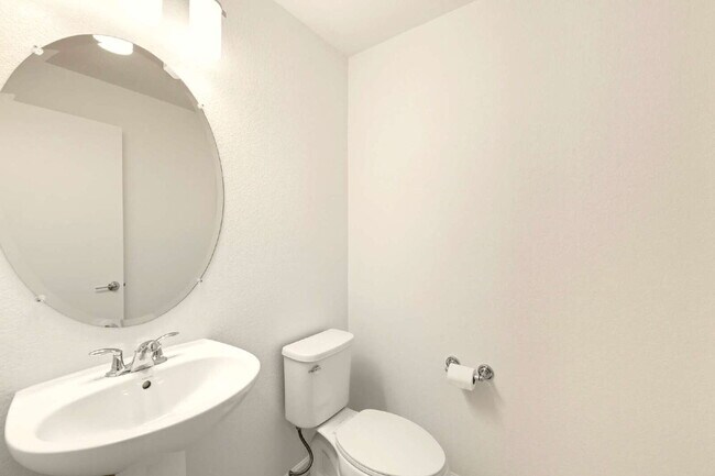 Building Photo - Bright and Airy 2 Bed 2.5 Bath Townhome in Cherry Creek Schools!