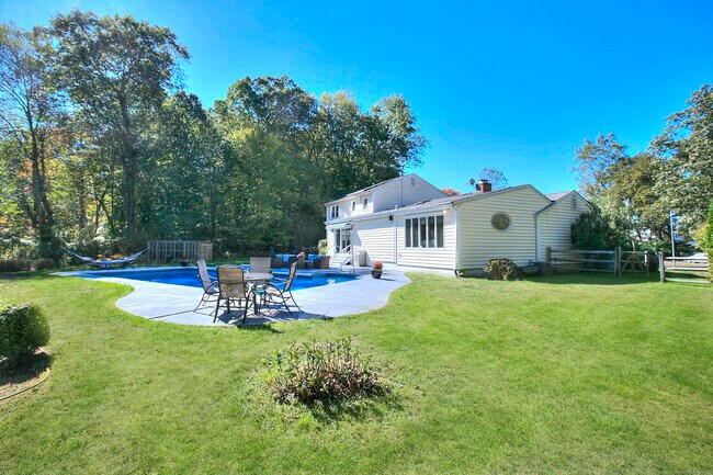 Building Photo - 19 Woodchuck Ct