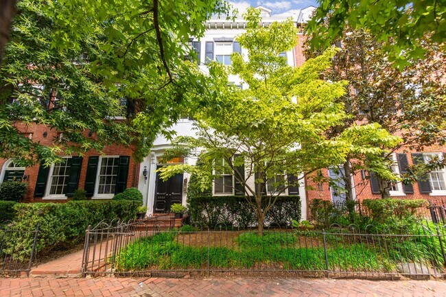 Building Photo - Available Now! Georgetown! Professionally Managed High End 1 Bed/ 1 Bath Condo