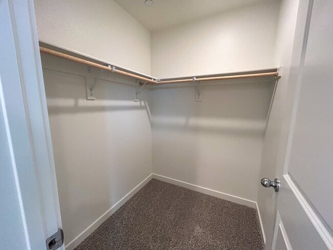 Building Photo - Welcome to this beautiful 4 Bedroom house you can call home!