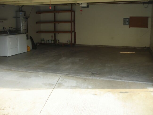 Building Photo - Charming 2-Bedroom Single-Story Home Near Paseos in Valencia!