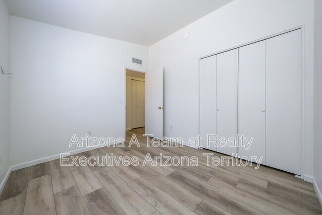 Building Photo - 3167 W Alexanderwood Dr