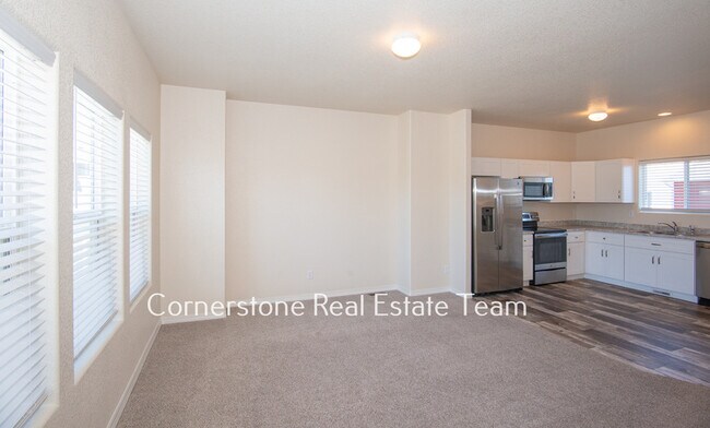 Building Photo - 855 Endeavor Wy