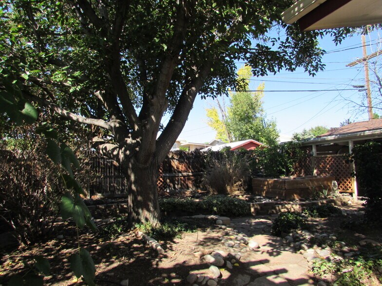 Building Photo - 2116 Bookcliff Ave