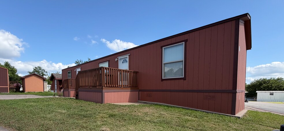 Building Photo - 709 N Collins Fwy