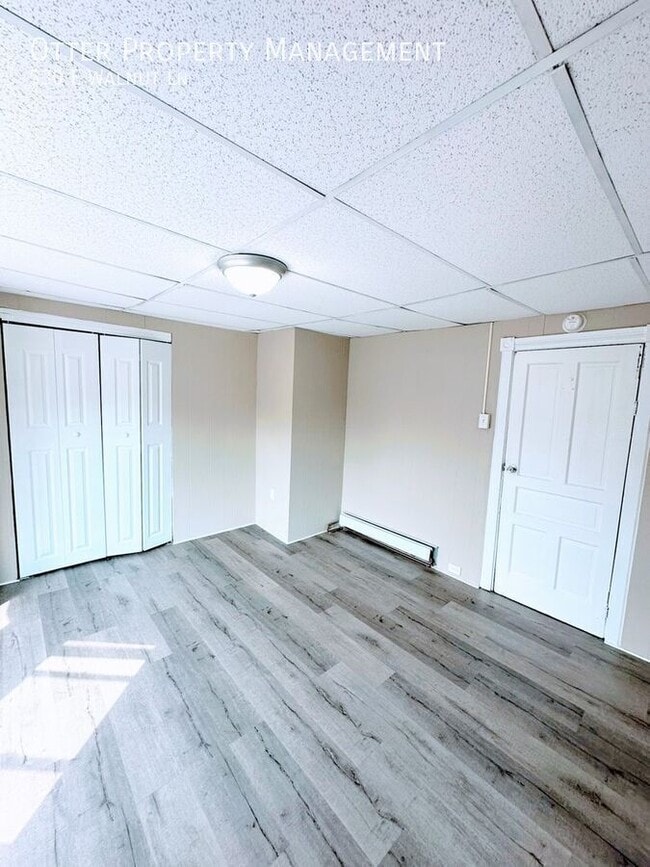 Building Photo - 530 E Walnut Ln