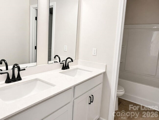 Building Photo - 524 Lively Cres