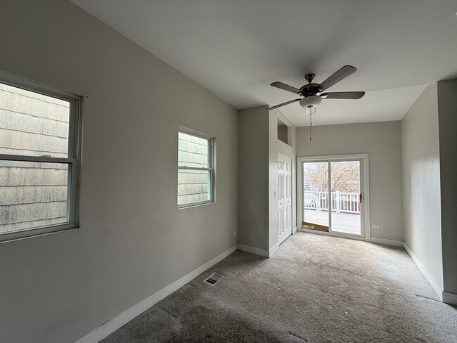 Building Photo - 5942 S Justine St