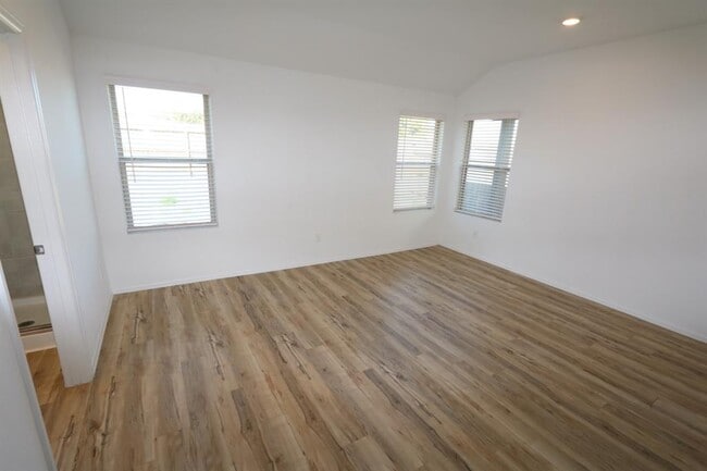 Building Photo - 24030 Steep Climb Dr