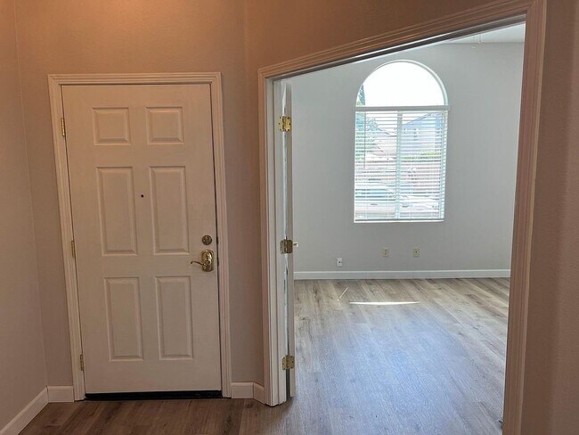 Building Photo - 228 Halley Glen Dr