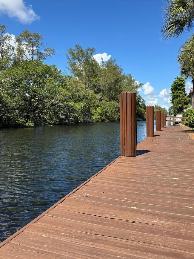 Building Photo - 1407 NE 56th St