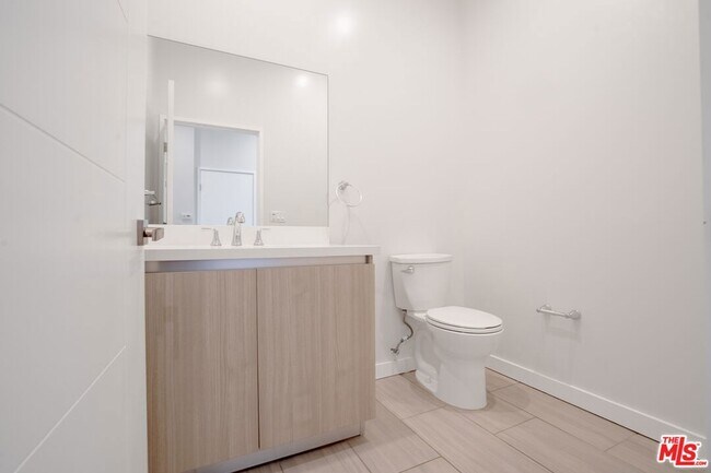 Building Photo - 8532 Cashio St