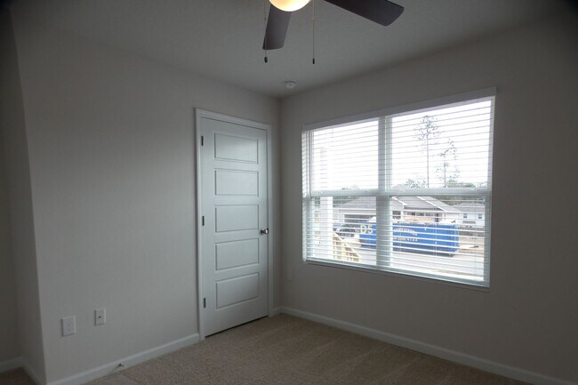 Building Photo - 4 Bedroom Home - Bridlewood