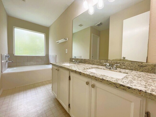 Building Photo - 436 Mystic Glen Loop