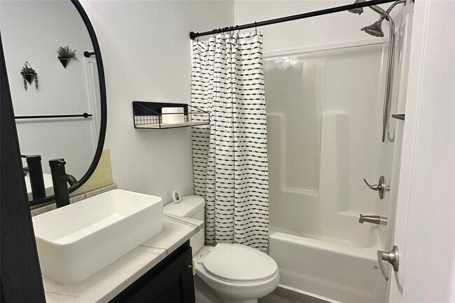 Building Photo - 1601 E Slaughter Ln