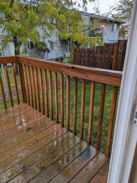 Deck in back - 713 E Main St