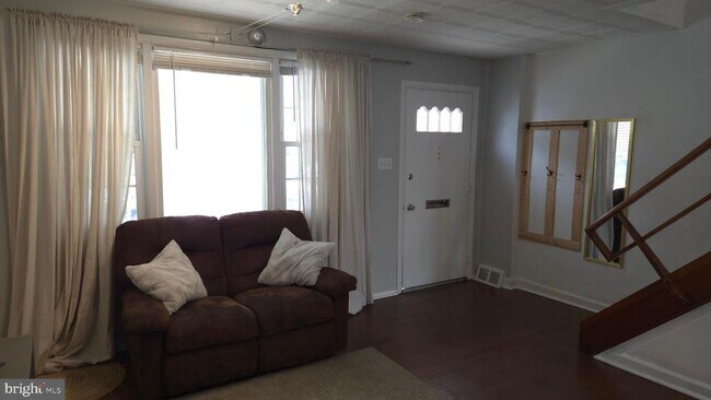 Building Photo - 356 Krams Ave