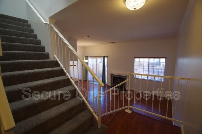 Building Photo - 235 Hill Ranch Dr