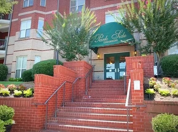 Front - 900 Taylor St