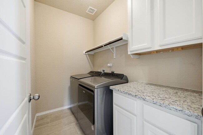 Building Photo - Spacious & Move-In Ready Rental in 78252 – Easy Access to Major Highways