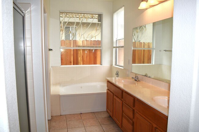 Building Photo - 7836 Calzada Way