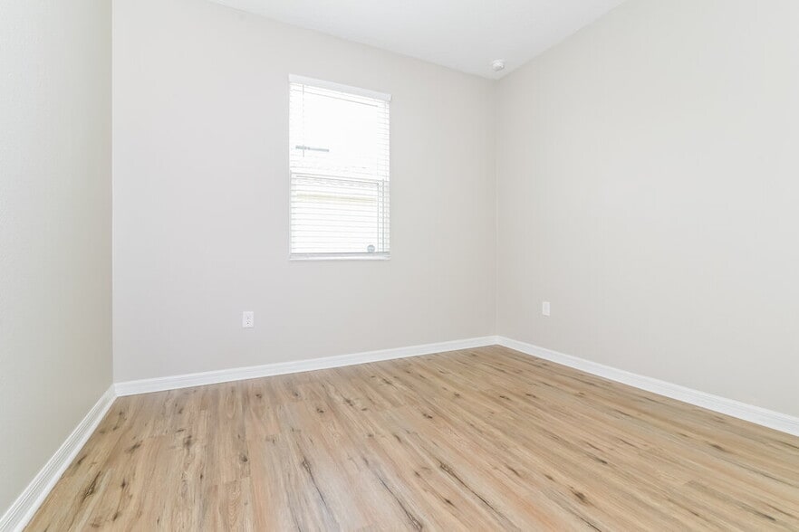 Building Photo - 3231 Bayou Ln