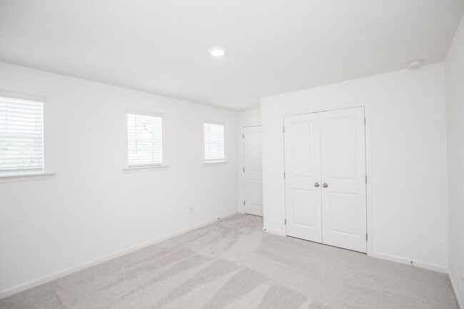 Building Photo - 101 Goshawk St