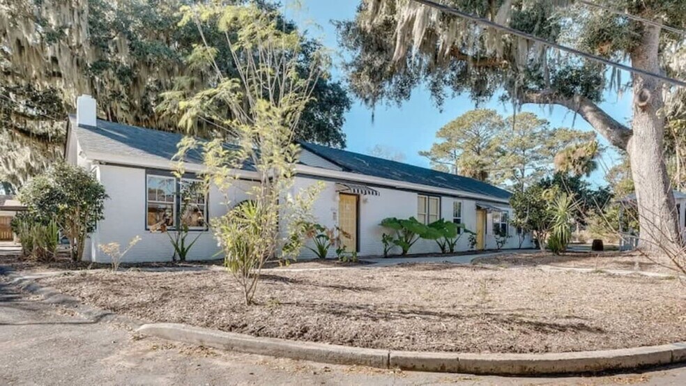 Building Photo - 2601 Dogwood Ave