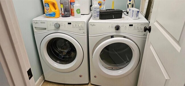 Building Photo - 2002 Voltaire Dr