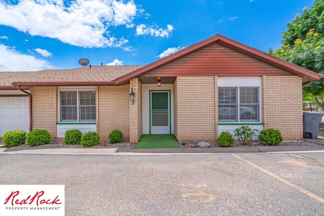 Building Photo - 3 Bedroom End Unit Townhome in Downtown St. George