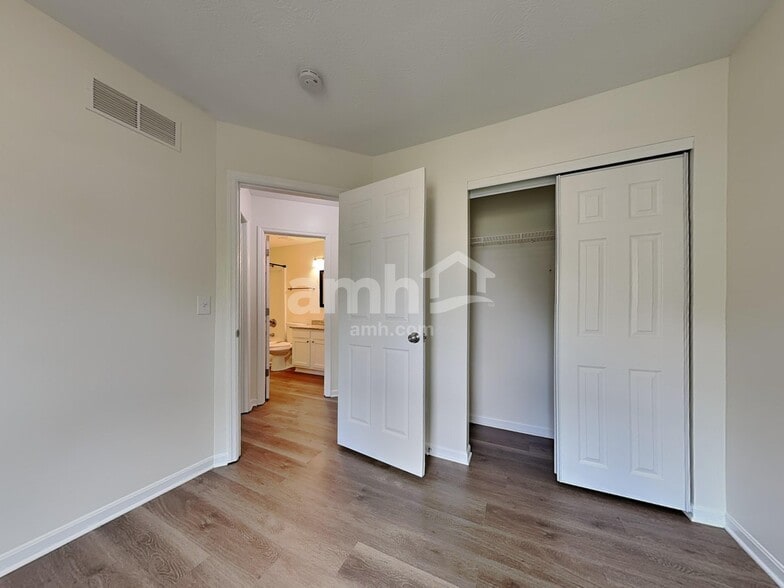Building Photo - 6158 Glennsbury Ct