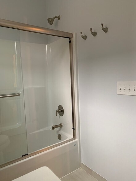 Building Photo - 2451 Thurman Ave