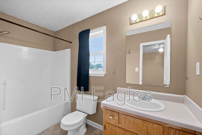 Building Photo - 114 Gleaves Ln