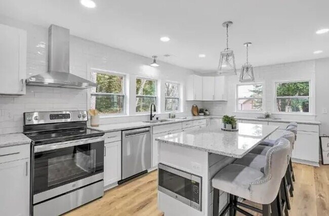 Building Photo - "Charming 3-Bed, 2-Bath Retreat with 1700 Sq. Ft. of Comfort in Simpsonville, SC!"