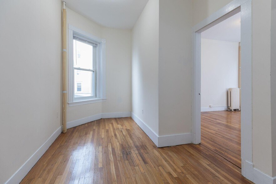 Building Photo - 881 Massachusetts Ave