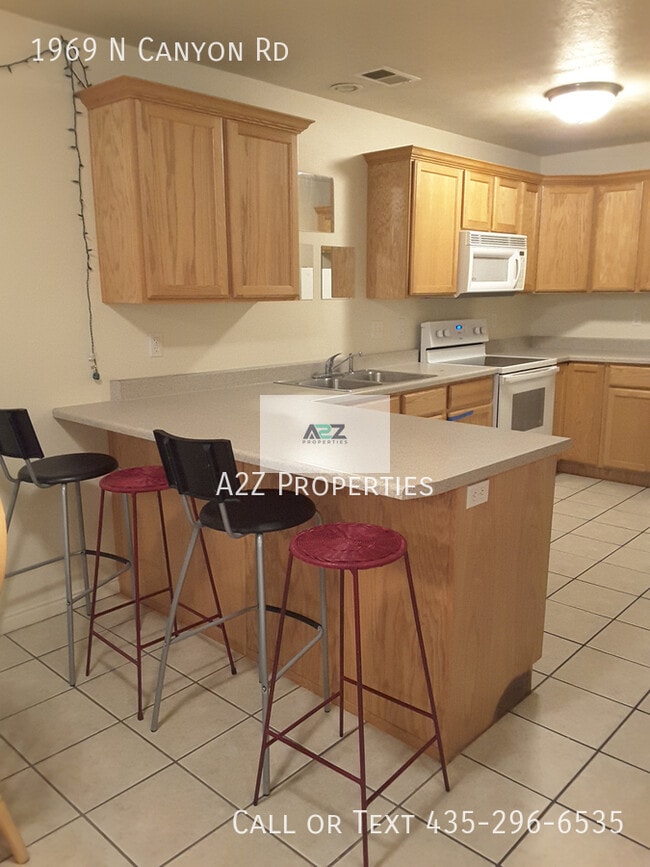 Building Photo - 1969 N Canyon Rd