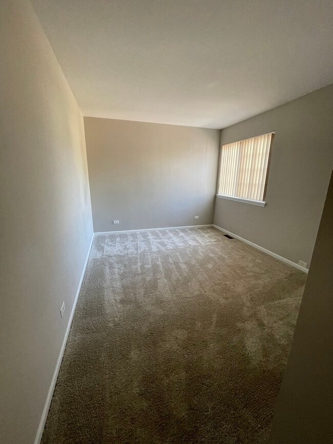 Building Photo - 1465 N Waterbury Cir