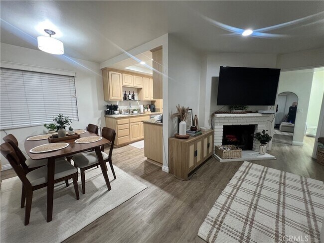 Building Photo - 139 S Poplar Ave