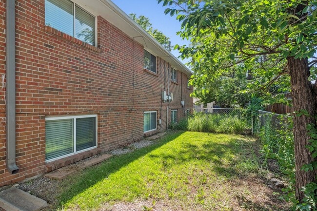 Building Photo - 6017 W Jefferson Pl