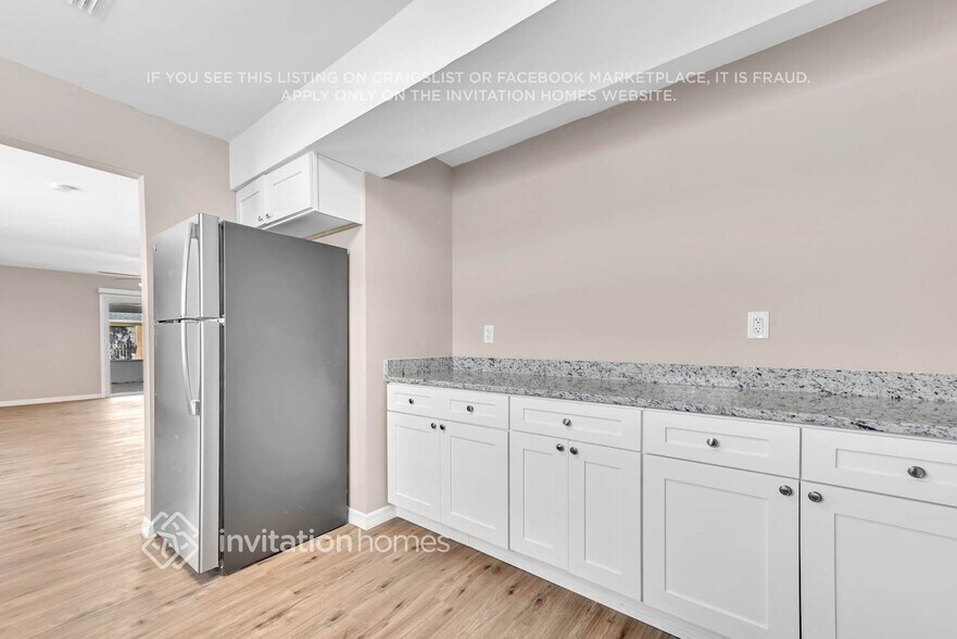 Building Photo - 6914 Voltaire Dr