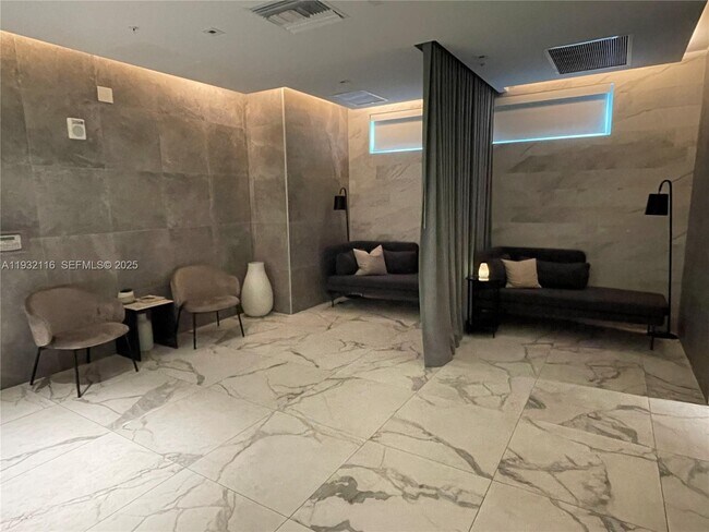 Building Photo - 90 SW 3rd St