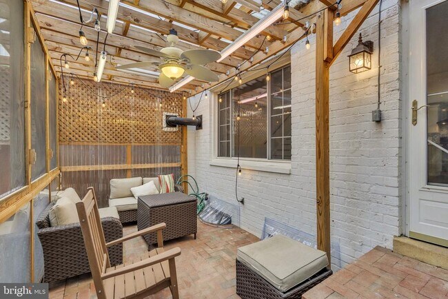Building Photo - 2813 Mosby St