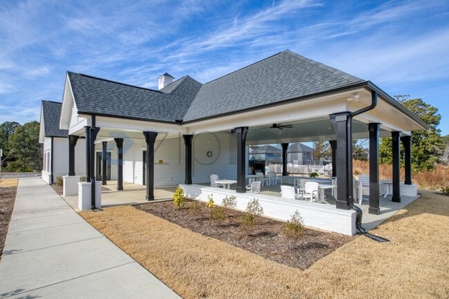 Building Photo - 1467 Hasse Ave