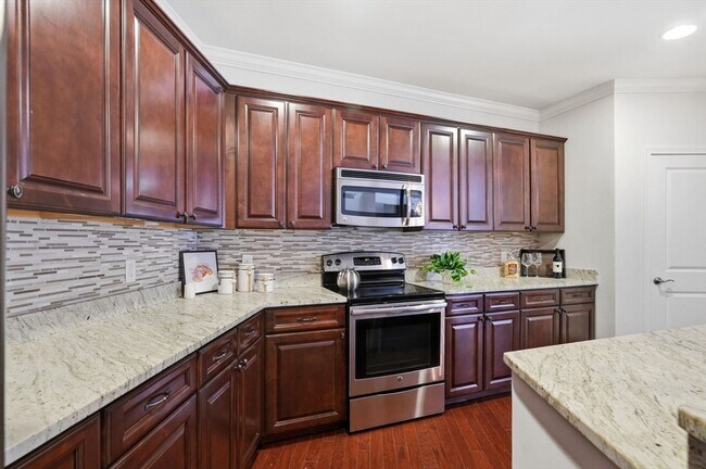 Building Photo - 855 Main St