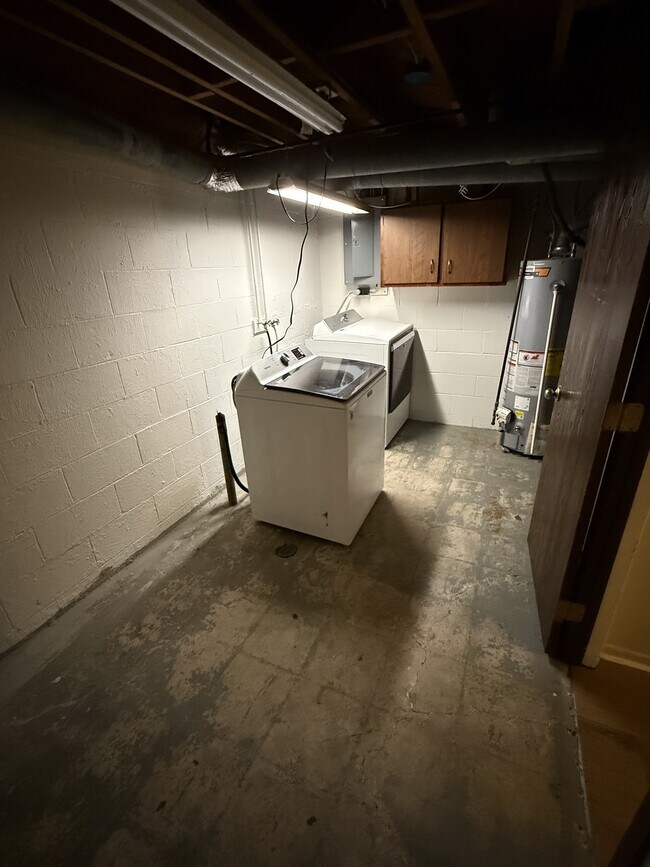 Building Photo - 5745 Pine Tree St S